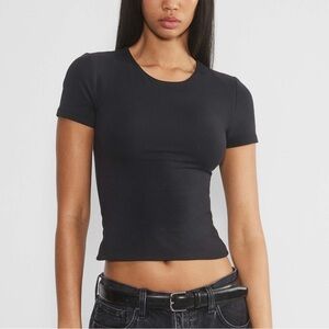 Aritzia Contour Short Sleeve Tee